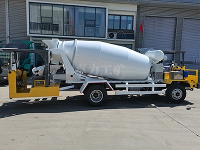 四不像雙向駕駛攪拌運輸車